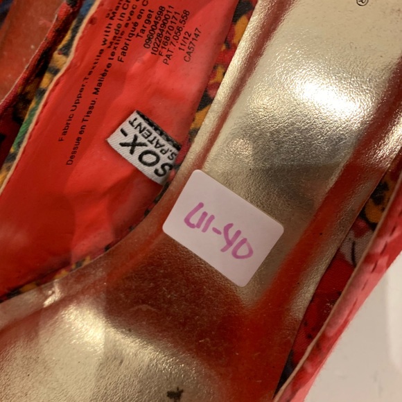 Xhiliration Floral Pumps Size 9.5 - Picture 6 of 6